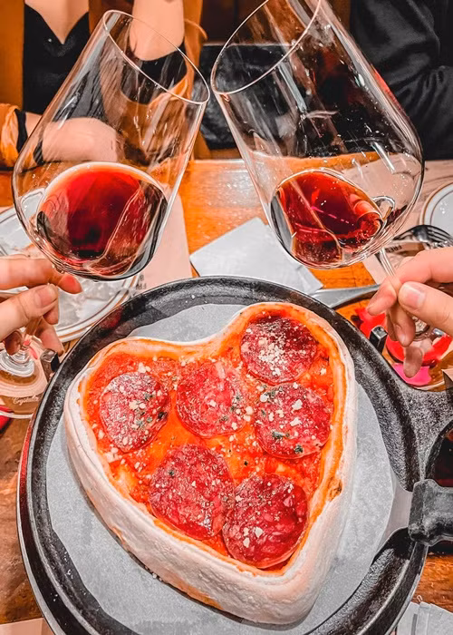 Nam diễn viên dành lời ngọt ngào cho vợ sắp cưới: "Cũng được tặng quà Valentine nè. Cám ơn em vì đã đến bên anh". Ảnh: FBNV