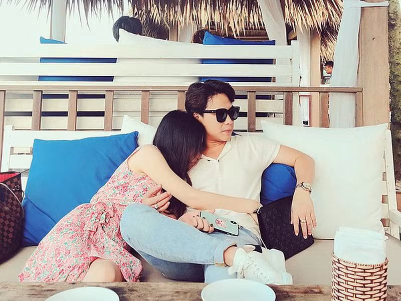Nữ ca sĩ từng chia sẻ, Minh Hải luôn ở phía sau để khi nào cô mệt mỏi thì dựa vào.