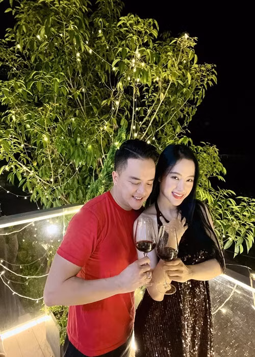 Cao Thái Sơn khen bạn gái màn ảnh một thời xinh đẹp, dễ thương. Ảnh: FBNV