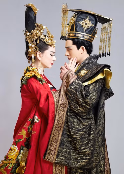Gần đây, Song Duy liên tục xuất hiện bên Lâm Khánh Chi. Ảnh: FBNV