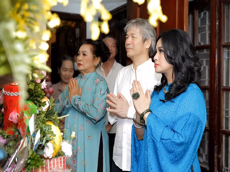 Năm ngoái, cặp đôi Thanh Lam - Bùi Tiến Hùng tổ chức lễ dạm ngõ. Trước thắc mắc khi nào làm đám cưới, Thanh Lam từng nói: "Tôi nghĩ để thuận duyên''. Ảnh: FBNV