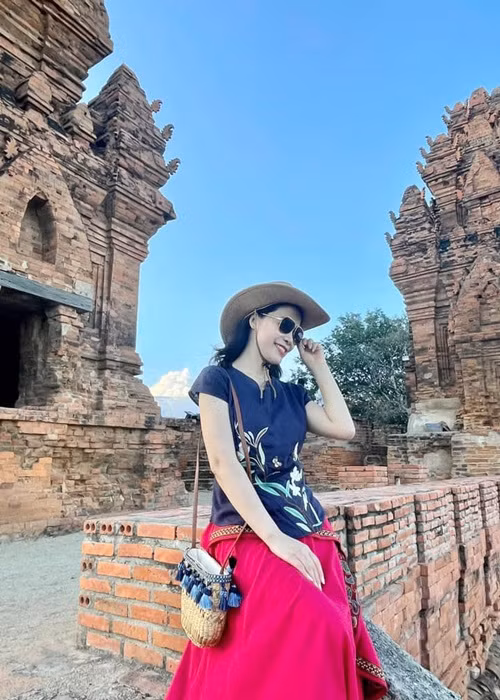 Nhan sắc của Ý Lan ở tuổi 44 nhận được nhiều lời khen ngợi.