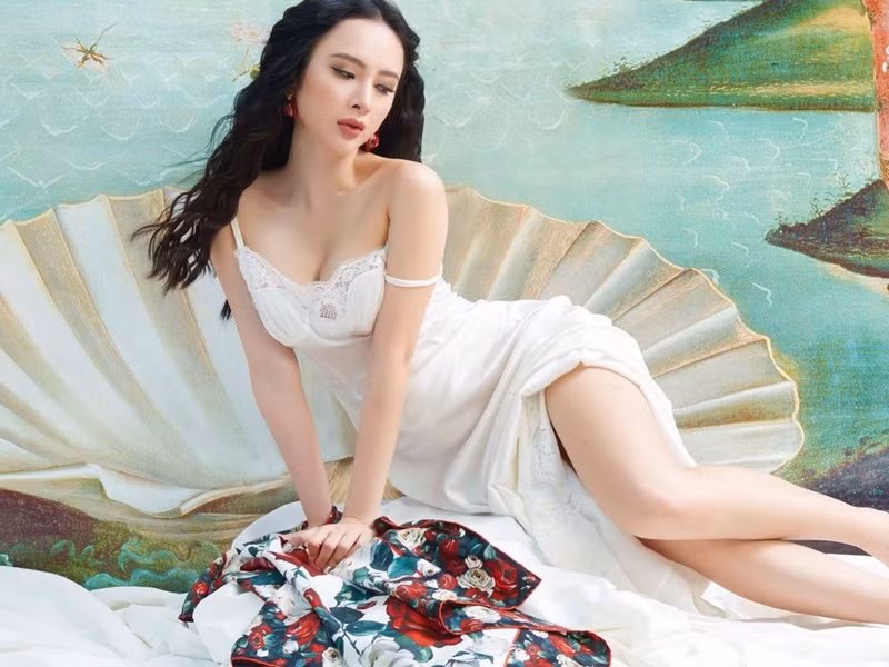 Loạt ảnh gợi cảm của Angela Phương Trinh khiến cánh mày râu "đổ gục".