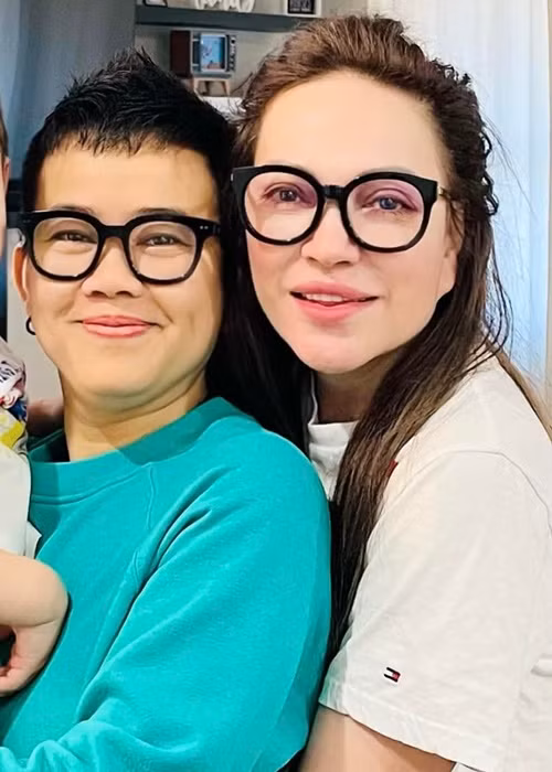 Nữ ca sĩ Thanh Hà và nhạc sĩ Phương Uyên công khai hẹn hò vào Valentine 2022. Trước đó, Thanh Hà tuyên bố chia tay Roland. Ảnh: FBNV