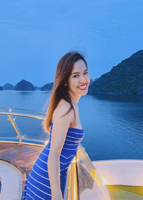 Có lẽ vì hôn nhân viên mãn, nữ diễn viên vẫn trẻ trung, xinh đẹp dù bước sang tuổi 40.