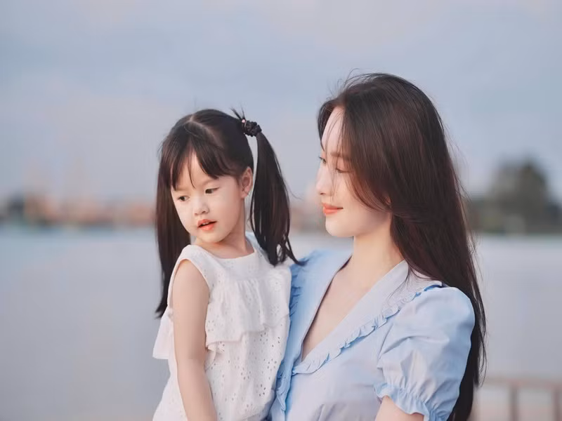 Cả hai nhóc tì của Thu Thảo đều đáng yêu, ngoan ngoãn.