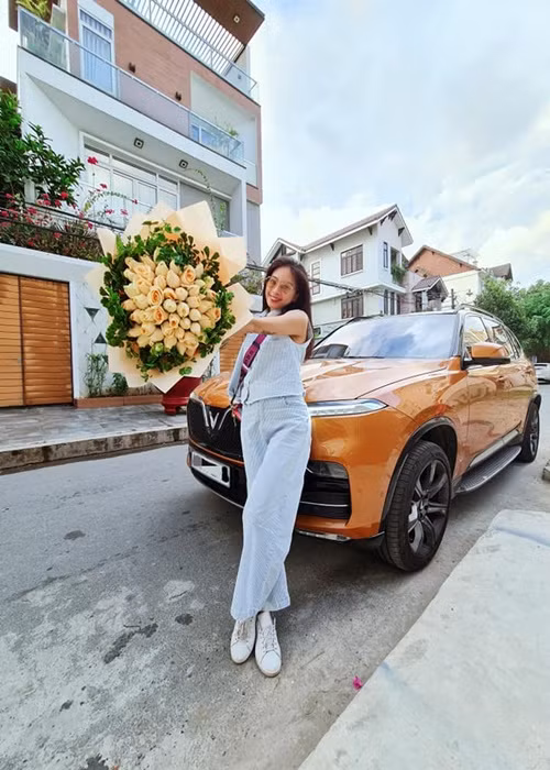 Giống Lệ Quyên, Ngô Thanh Vân cũng tận hưởng Valentine 2022 ngọt ngào bên bạn trai kém chục tuổi.