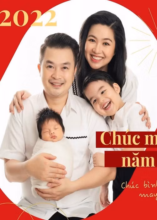 Ngày 31/12/2021, Lê Khánh sinh con trai thứ hai. Vợ chồng nữ diễn viên đặt tên cậu quý tử là Tuấn Kha.