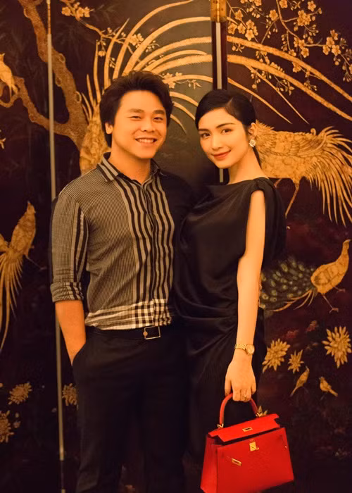  Hòa Minzy và Minh Hải chia tay sau 5 năm gắn bó. Nhiều người khen ngợi ứng xử văn minh của cặp đôi một thời bởi cả hai vẫn bảo vệ nhau.