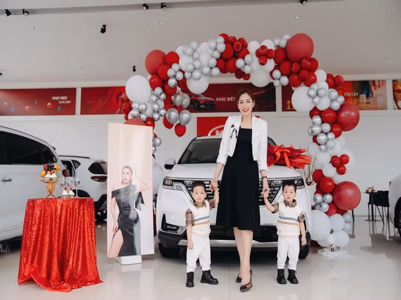 Thu Thảo hiện tại kinh doanh online, bất động sản, tham gia nghệ thuật.