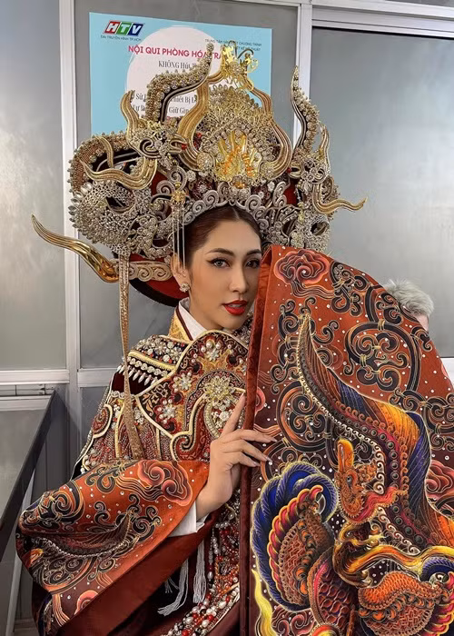 “Tôi cố gắng làm việc, tôi nghĩ tôi có tay chân, có sức khoẻ, tôi có thể lấy lại mọi thứ, có thể chăm lo cho con được”, Thu Thảo tâm sự trong cuộc phỏng vấn với Pháp luật TP HCM.