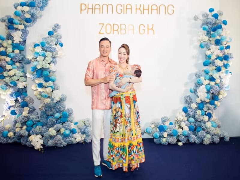 Chi Bảo tặng bà xã Lý Thùy Chang đồng hồ hiệu.