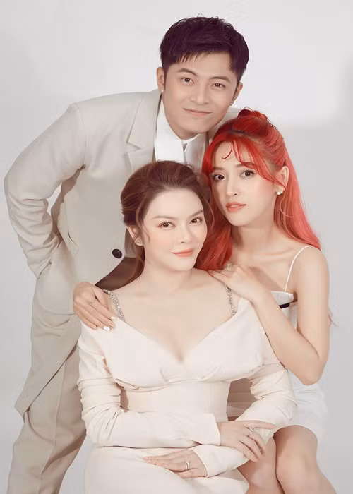  Lý Nhã Kỳ, Puka và Gin Tuấn Kiệt có mối quan hệ thân thiết sau khi tham gia các gameshow. Mới đây, cả ba hội ngộ trong một chương trình của Lý Nhã Kỳ.