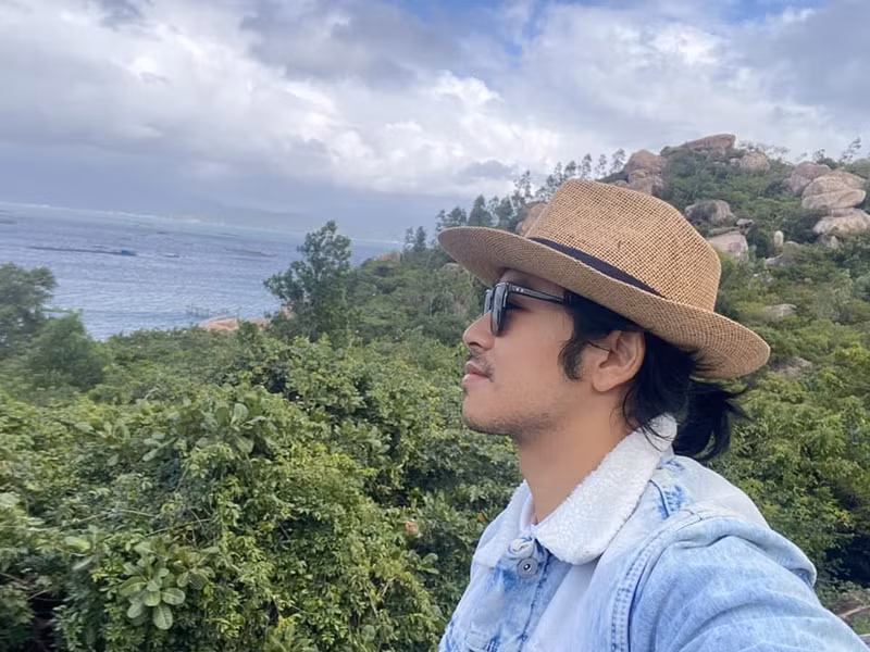“Bình mong muốn được khép lại những ồn ào và cũng sẽ tạm ngừng hoạt động trên mạng xã hội cho tới khi có những hoạt động khác trở lại. Một phần nữa là hiện trang cá nhân của Bình vẫn đang không an toàn”, anh chia sẻ. Ảnh: FBNV