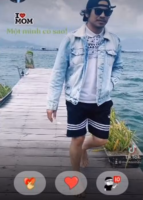 Mới đây, nam diễn viên Thanh Bình bày tỏ tình yêu dành cho người mẹ quá cố. "I love mom (Tạm dịch: Con yêu mẹ)", Thanh Bình viết. Ảnh: FBNV