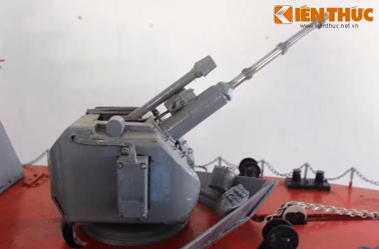 Pháo AK-176 trên tàu hộ tống tên lửa lớp P.