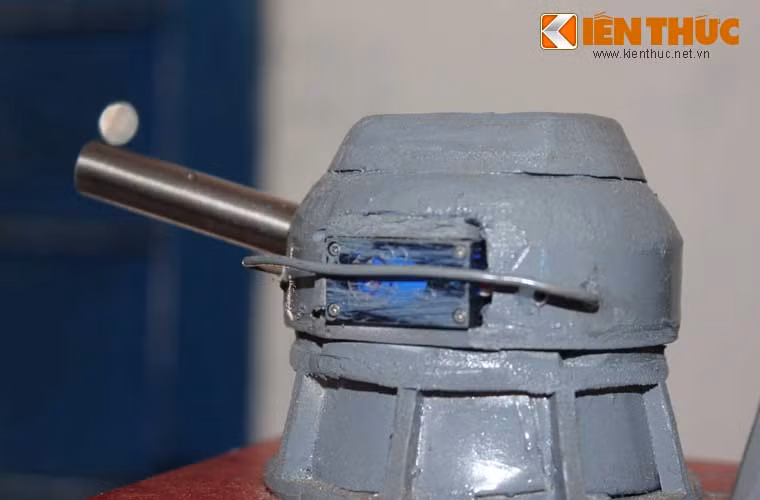 Pháo phòng không AK-630 với tốc độ nhả đạn 6.000 phát/phút tạo thành lưới lửa phòng không dày đặc khi phát hỏa.