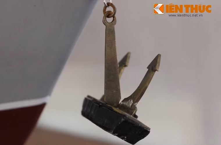 Cận cảnh hệ thống neo tàu.