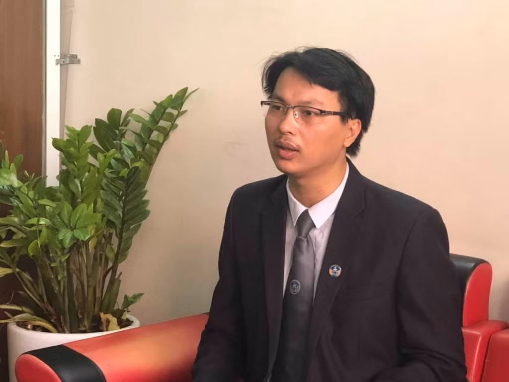 Nu le tan bi phat tan clip quan he o cau thang den trinh bao cong an-Hinh-2