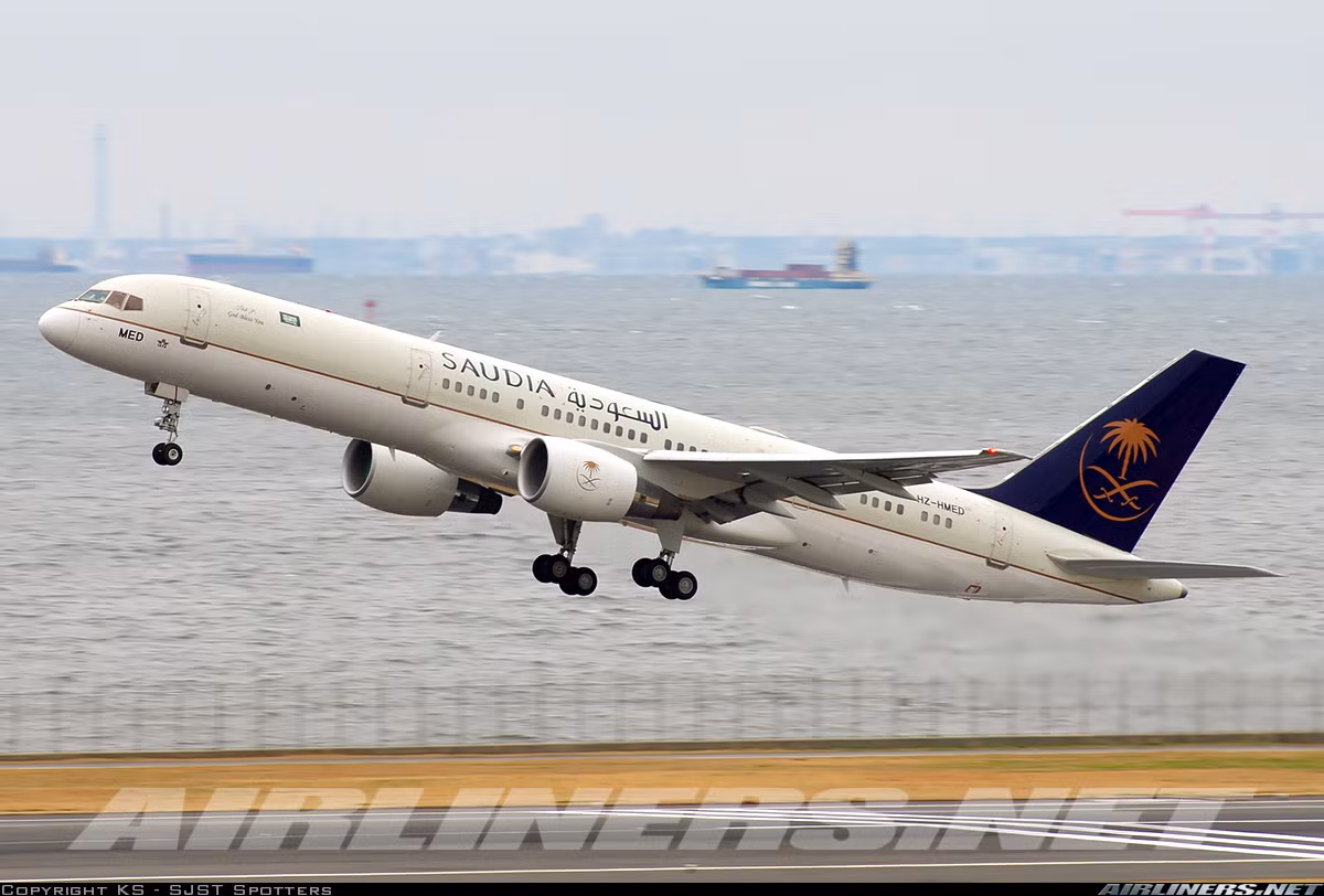 Boeing 757 là dòng máy bay chở khách thân hẹp có khả năng chuyên chở 200 hành khách, bay xa gần 6.000km. Nguồn ảnh: Airlines.net