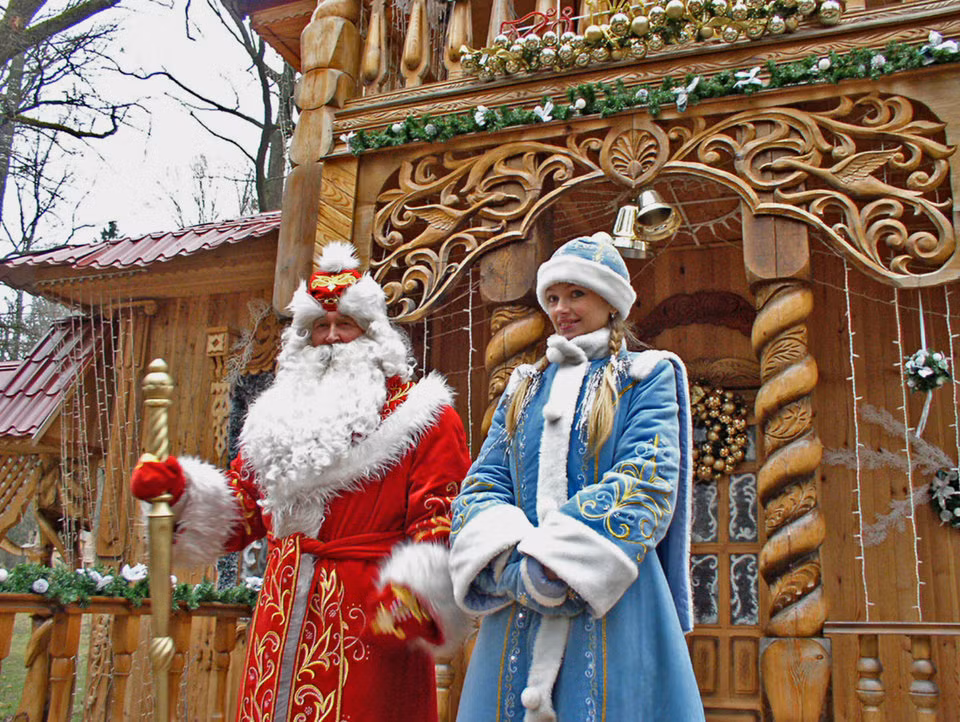 Bat ngo dien mao cua ong gia Noel tren khap the gioi-Hinh-3