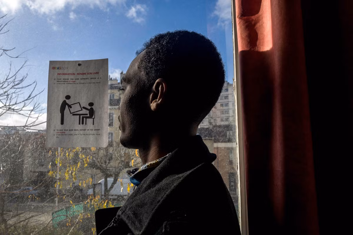 Weles, 25 tuổi đến từ Sudan, đang làm việc ở ngoại ô thủ đô Paris. “Tôi rất ấn tượng về lịch sử nước Pháp. Tôi cũng là một fan hâm mộ Victor Hugo. Tôi đã đọc những cuốn sách của ông ấy để không bao giờ từ bỏ hy vọng”, Weles chia sẻ.