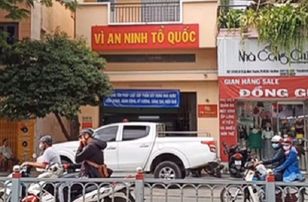 Thuc hu thieu uy cong an va bao ve dan pho TP.HCM “lam tien” sinh vien