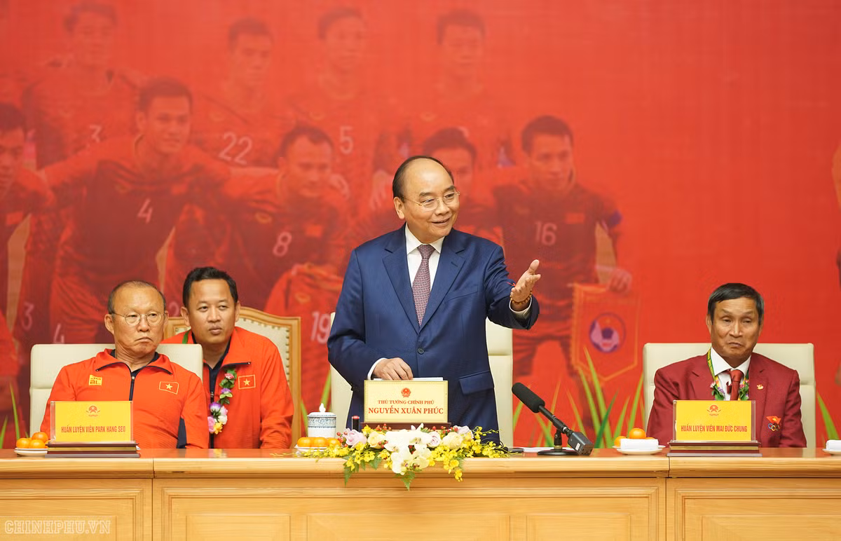 Thu tuong gap 2 doi bong da vo dich SEA Games 30: Rang ro non song dat Viet