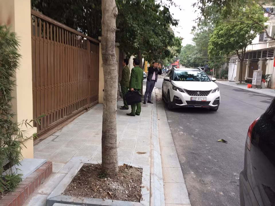 Vu Nhat Cuong: Khoi to, bat giam Chanh van phong thanh uy Ha Noi-Hinh-2