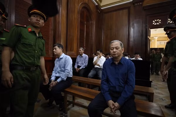 Cuu Pho CT TPHCM Nguyen Huu Tin: Tu quyen luc den an de nghi 8 nam tu