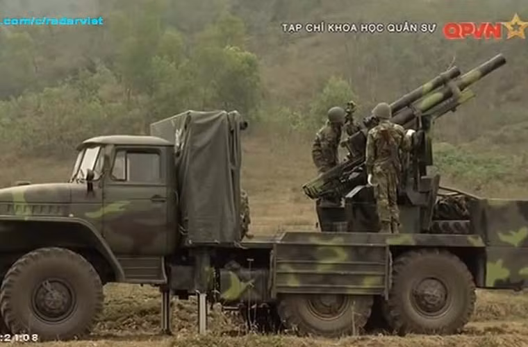 Chính nhờ việc giữ nguyên tính năng kĩ chiến thuật pháo giúp giảm đáng kể thời gian huấn luyện chiến sĩ sử dụng pháo tự hành 105mm. Bởi trước đó, bộ đội ta có thời gian rất dài huấn luyện, chiến đấu với pháo M101 105mm.