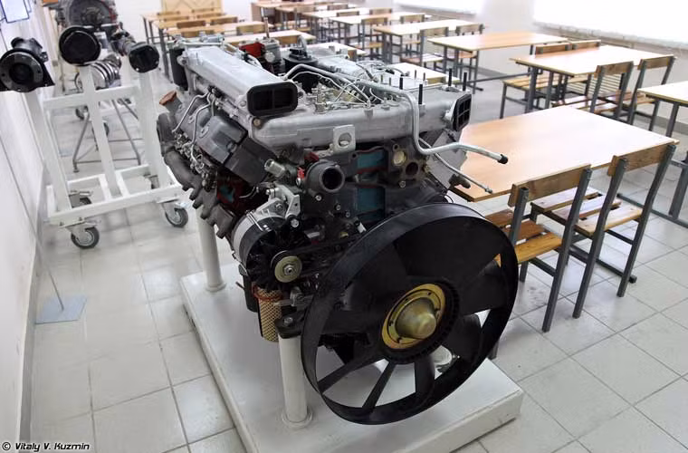 Phòng học động cơ xe Kamaz.
