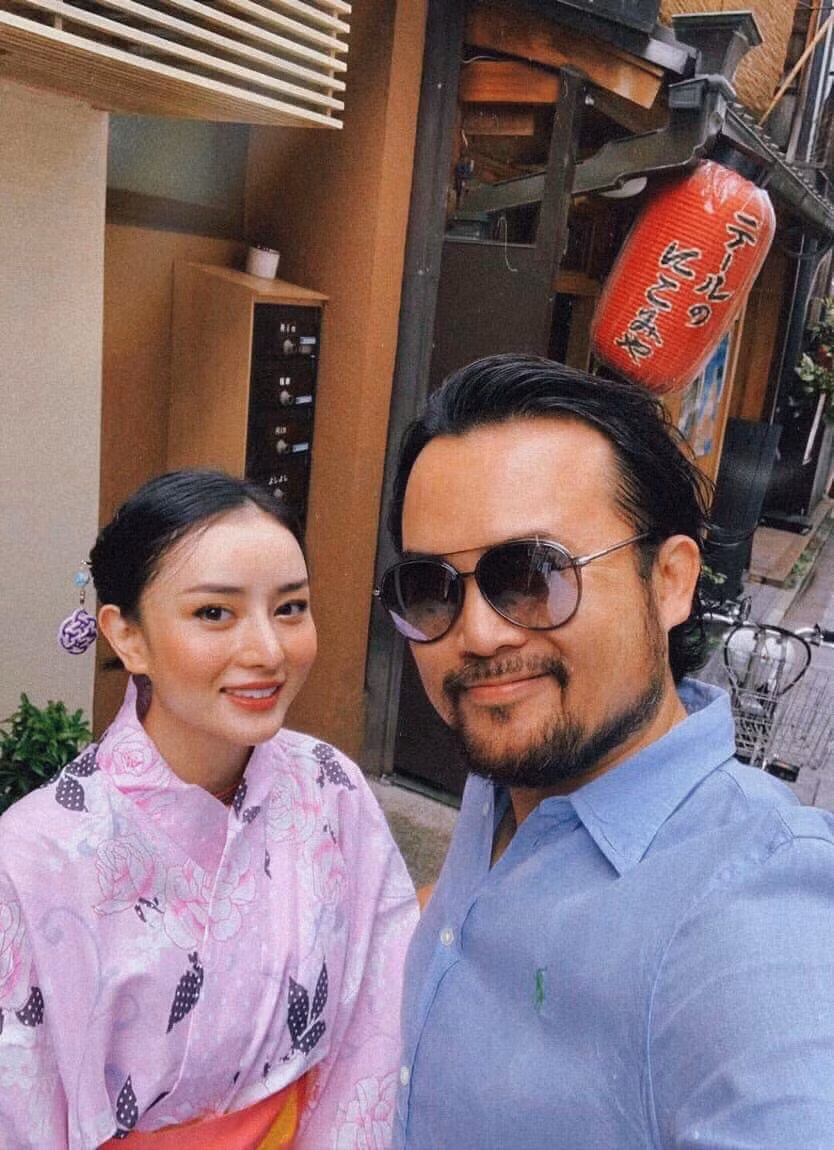 Bước chân vào gia đình hào môn, Angela Chu không những được chồng mà còn cả gia đình chồng đều yêu quý.