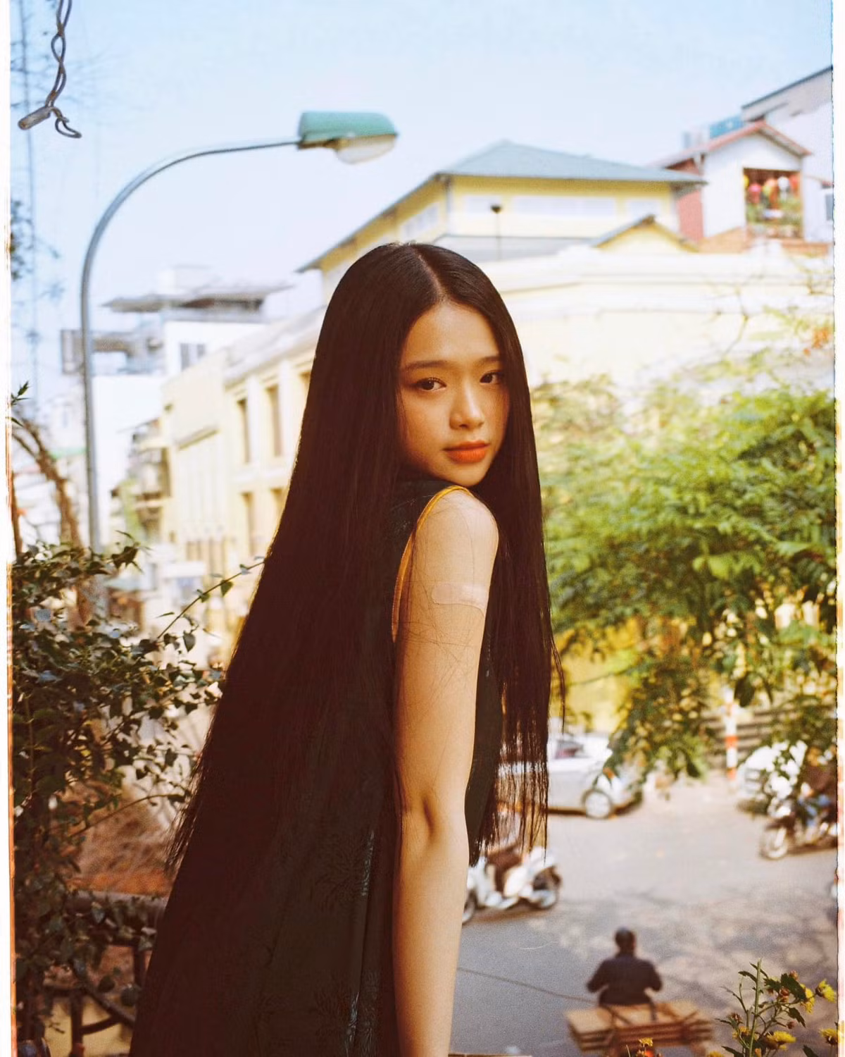 Linh Ka là cái tên không mấy xa lạ với cộng đồng mạng. Mặc dù chưa chính thức làm nghệ thuật nhưng cô nàng có đến hàng triệu người theo dõi trên Instagram.