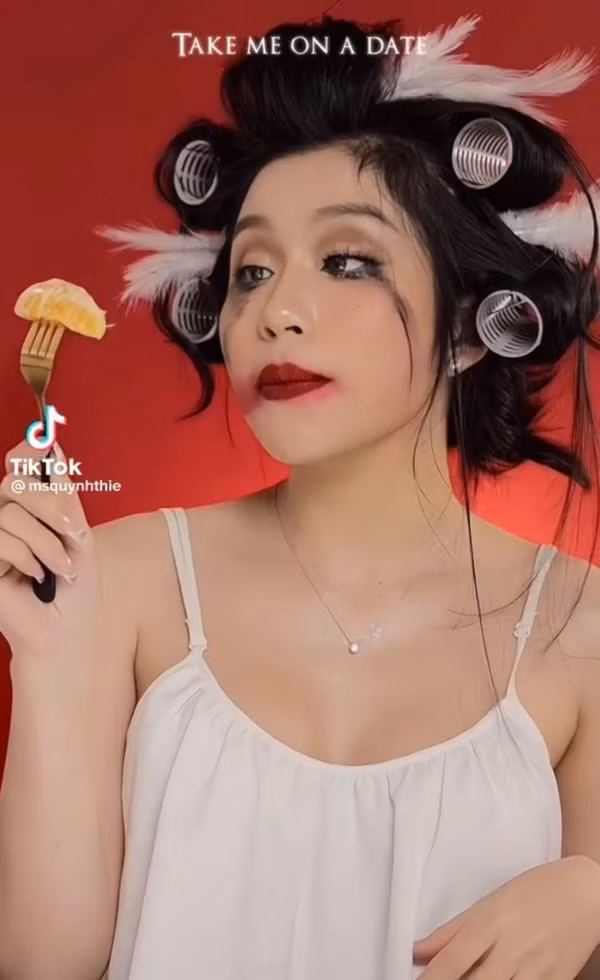 Trên trang TikTok gái xinh Quỳnh Thi đã đu trend "biến hình" nhận về nhiều sự quan tâm của độc giả.