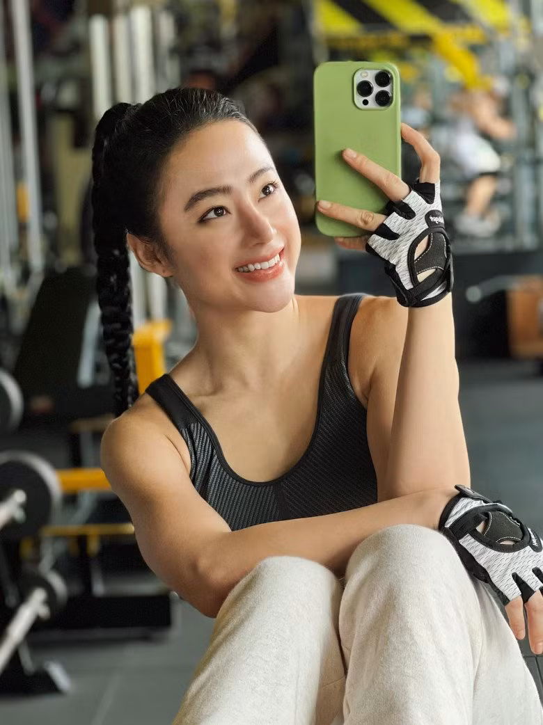 Sau một thời gian dài chuyên tâm tu tập và rèn luyện thể lực, Angela Phương Trinh đã quay trở lại Vbiz. Ảnh: FBNV