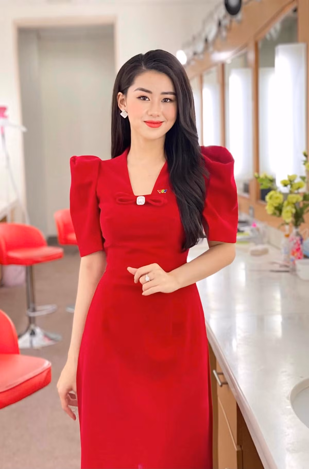 Đinh Ngọc Mai sinh năm 1997, quê ở Hải Phòng, là nữ MC dẫn Bản tin thể thao, 360 độ thể thao,...trên các kênh VTV.