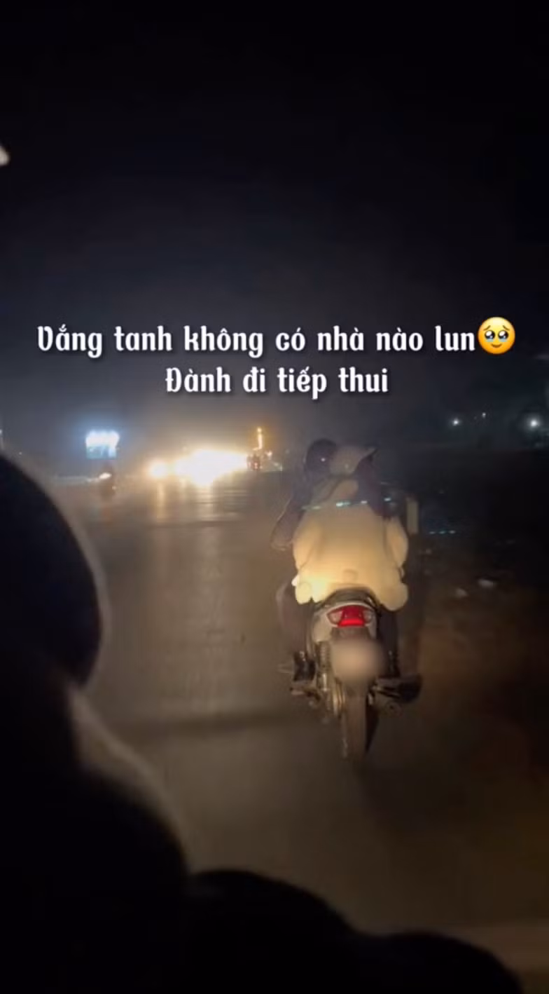 Sau khi trào lưu "Đi theo người lạ và cái kết" lan truyền rộng rãi, nhiều cư dân mạng để lại bình luận trái chiều, người ủng hộ người lại phản đối.