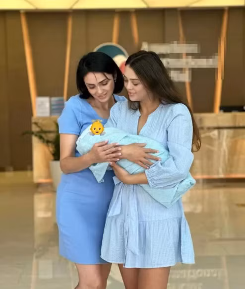 Qua những hình ảnh được cô chia sẻ, có thể thấy, mẹ vợ Bùi Tiến Dũng sở hữu vóc dáng cao ráo cùng làn da mịn màng khiến hội chị em phải trầm trồ không ngớt lời. Ảnh: Tổng hợp