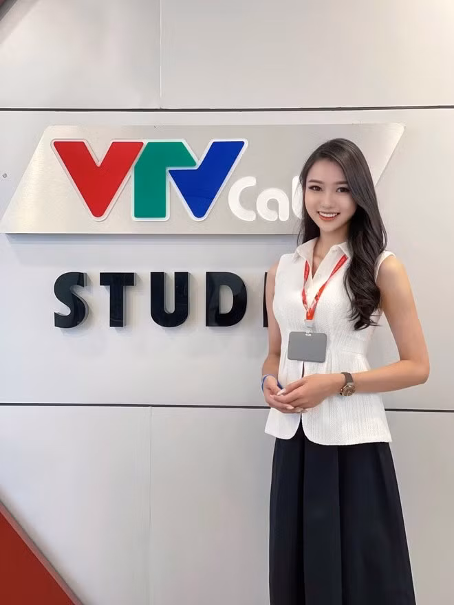 Nu MC chuyen gioi cua VTV dep nhu cong chua doi that