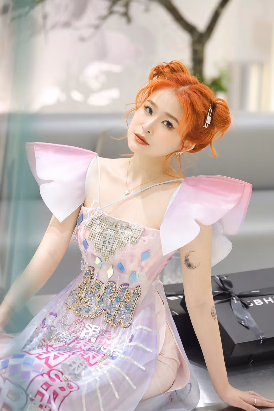 Ở tuổi 20, nữ rich kid không chỉ sở hữu ngoại hình xinh xắn, cuộc sống sang chảnh đậm mùi tiền mà còn là chủ nhân của list thành tích cực kì đáng ngưỡng mộ.