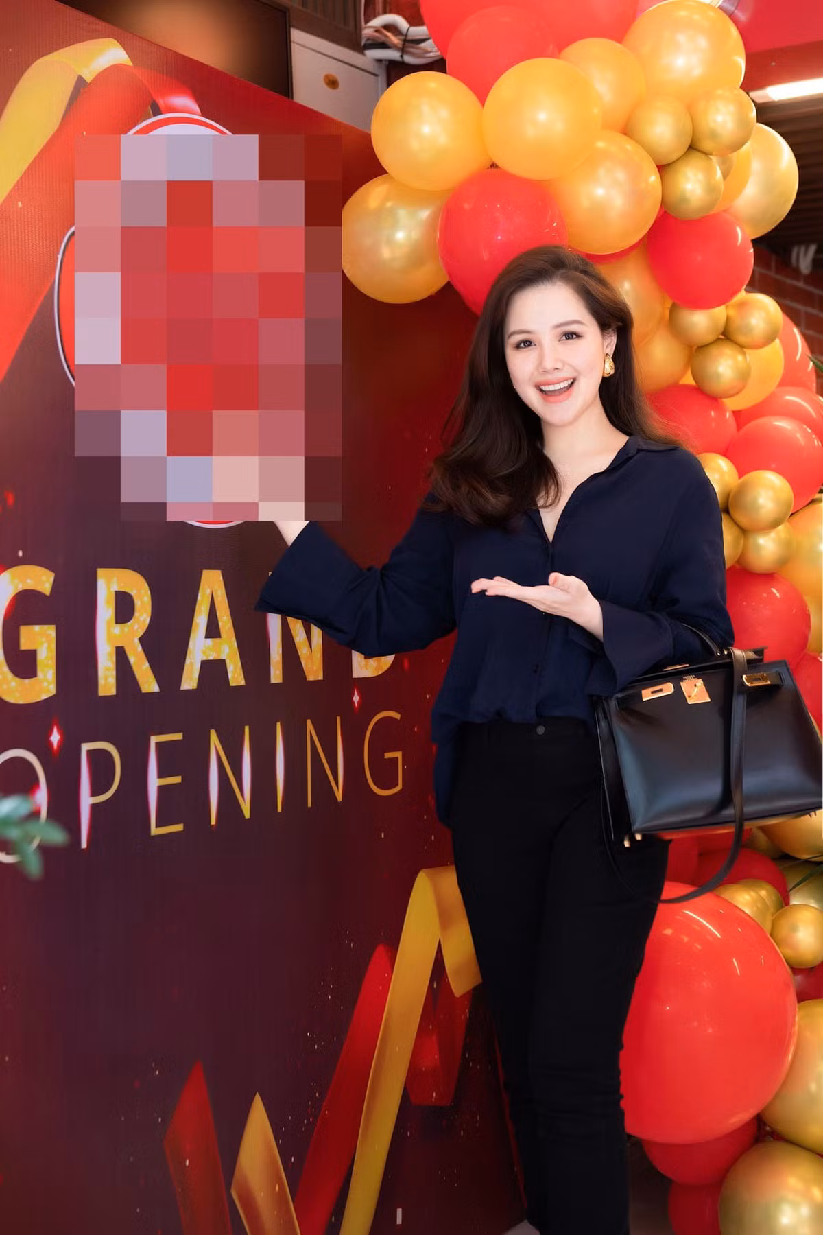 Đây là lần hiếm hoi người đẹp lộ diện tại nơi đông người sau khi yên bề gia thất.