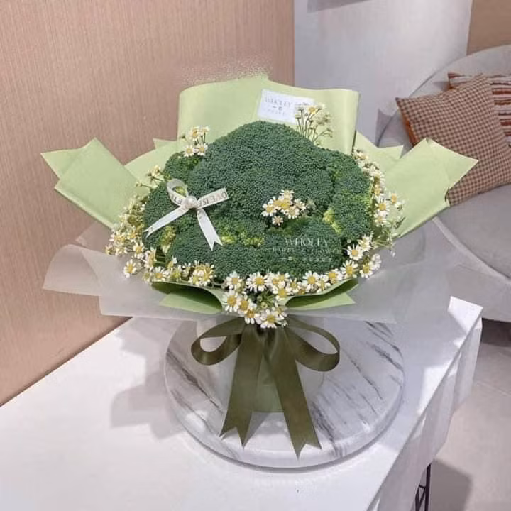 Những bó hoa bằng đồ ăn vừa đẹp mắt và vừa chiều lòng được sở thích của bạn gái.