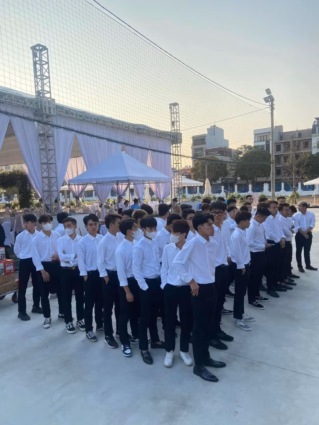 Những hình ảnh của đám cưới này sau khi chia sẻ lên MXH đã thu về hàng trăm bình luận, ai nấy đều trầm trồ về độ chịu chi của gia đình hai bên, đặc biệt là thực đơn. Ảnh: Nguyễn Nam
