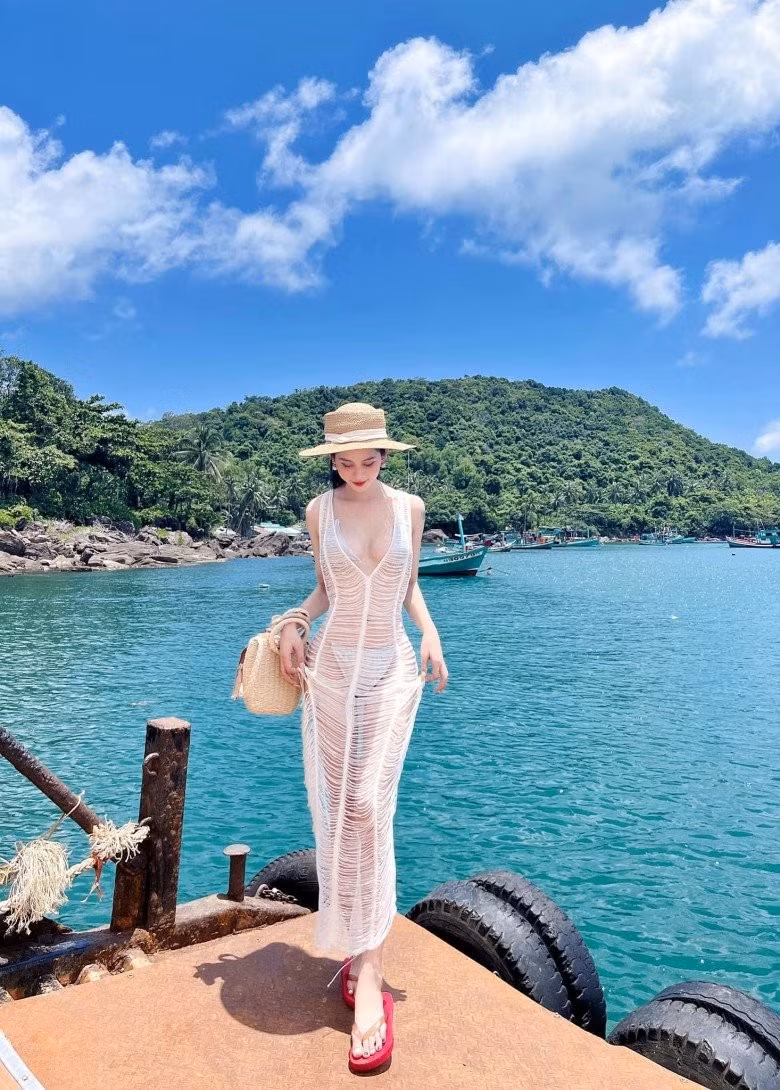 Ngay khi hình ảnh được đăng tải, ai nấy đều ngỡ ngàng trước sắc vóc mơn mởn của "đàn em Hương Giang".
