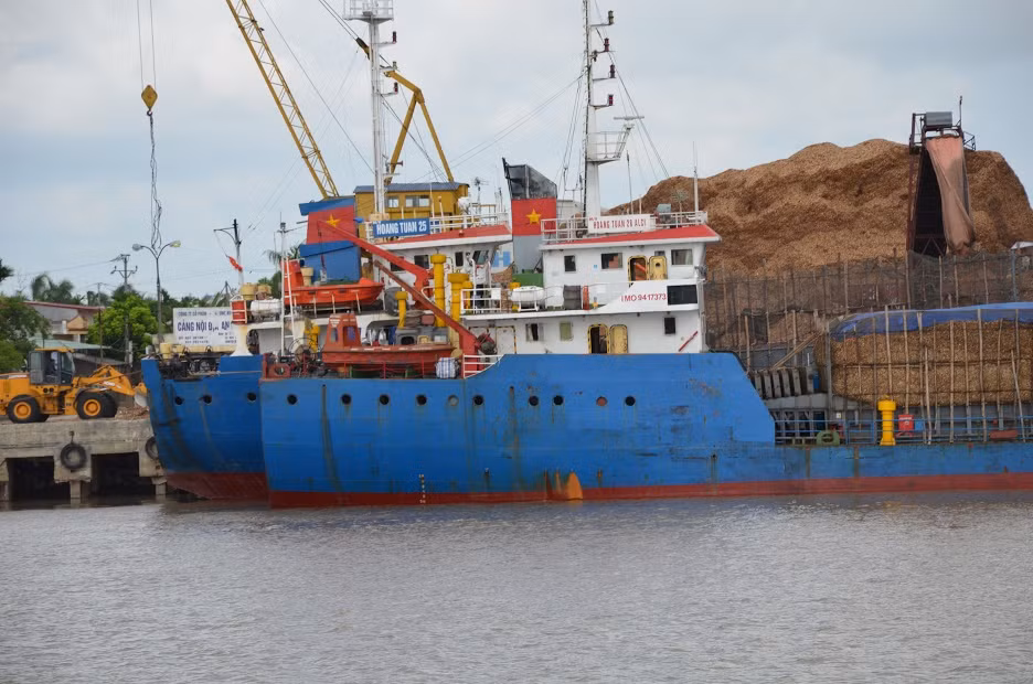 Cang vu DTND KV1 cap phep tau qua tai vi 