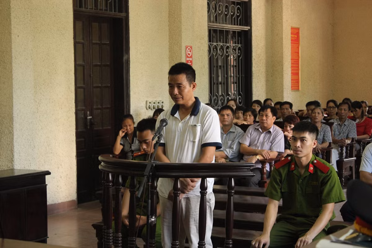 Thanh tra kho bac danh chet vo linh hon 8 nam tu