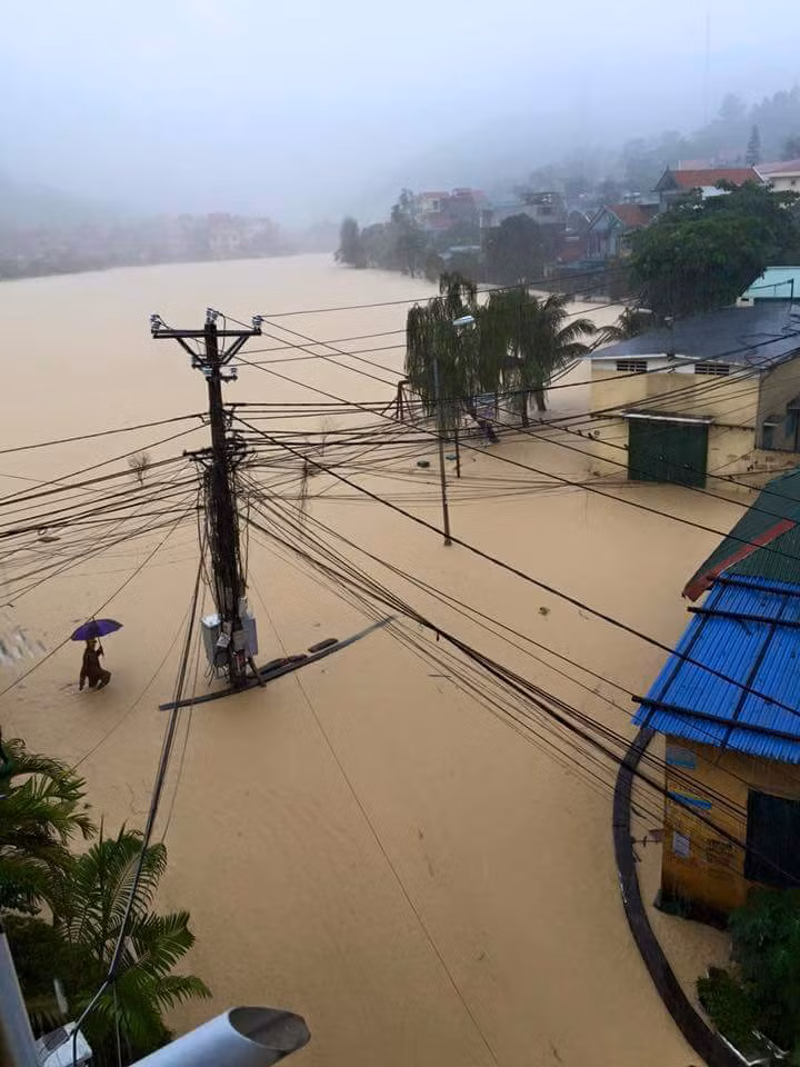 Quang Ninh hoang tan sau trạn mua lịch sủ trong 40 nam