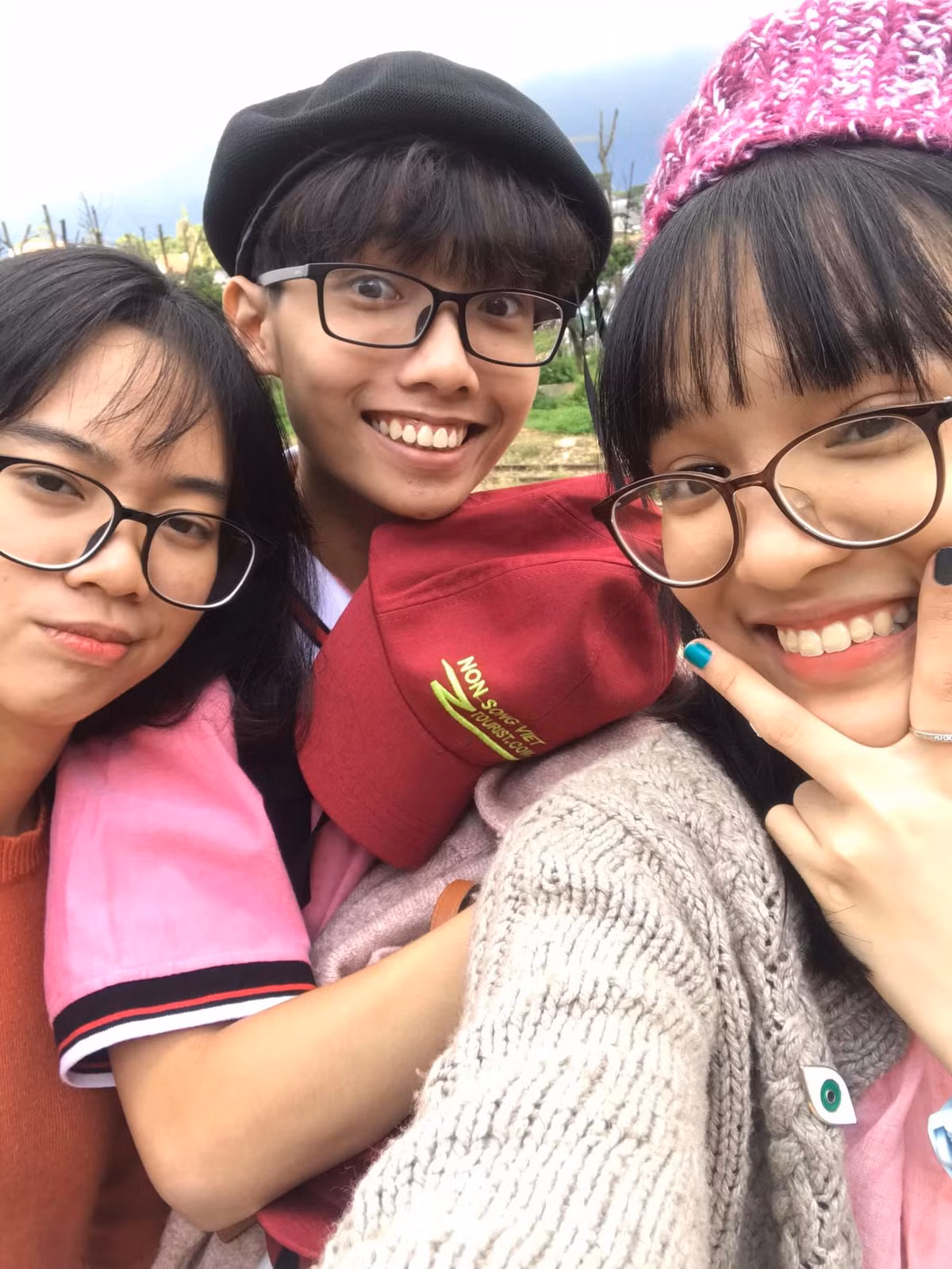 Tuy nhiên, cảm giác thất vọng về bản thân của Nghi cũng nhanh chóng vơi đi khi nữ sinh nhận được điểm 10 ở môn Ngữ văn. Đây là một trong hai môn học yêu thích của nữ sinh quê Tiền Giang. Trong suốt quá trình học tập của mình, Thiên Nghi luôn nhận được sử ủng hộ từ gia đình. Em cảm thấy may mắn vì có ba mẹ tâm lý và cho phép bản thân làm những gì mình muốn.