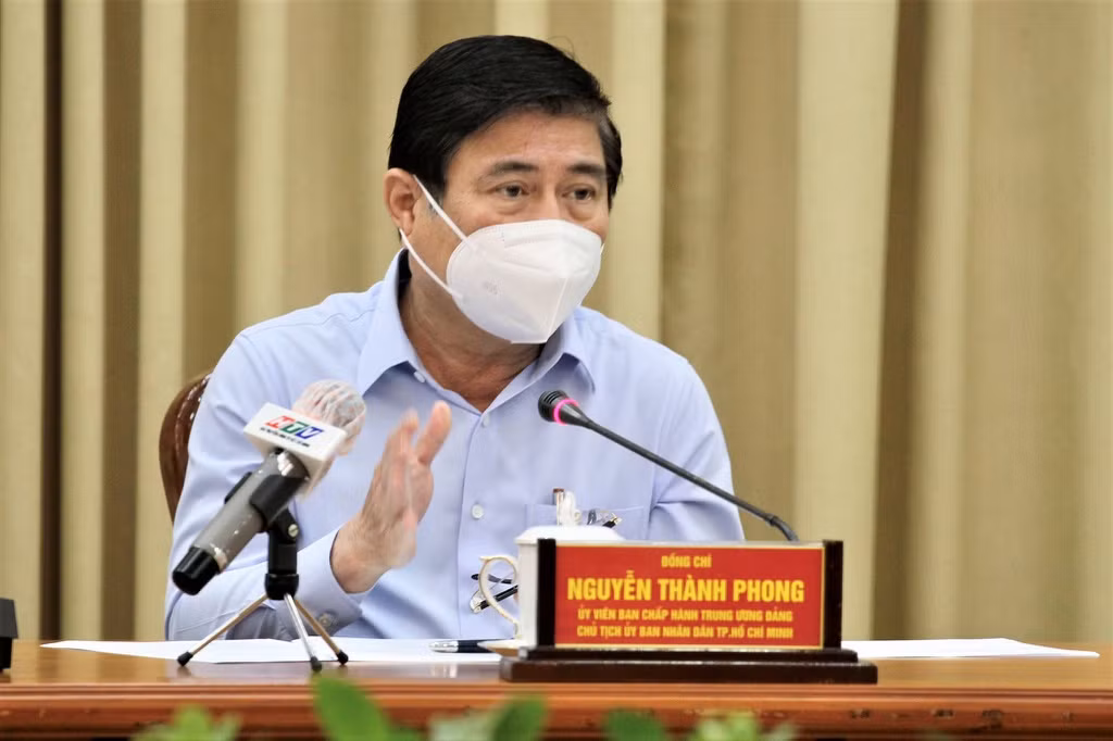 Nhung ai duoc ra ngoai sau 18 gio o TP HCM?